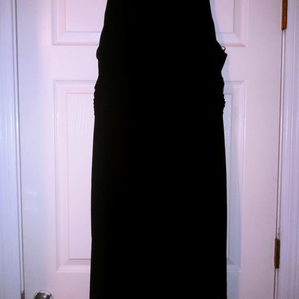 Black sleeveless dress